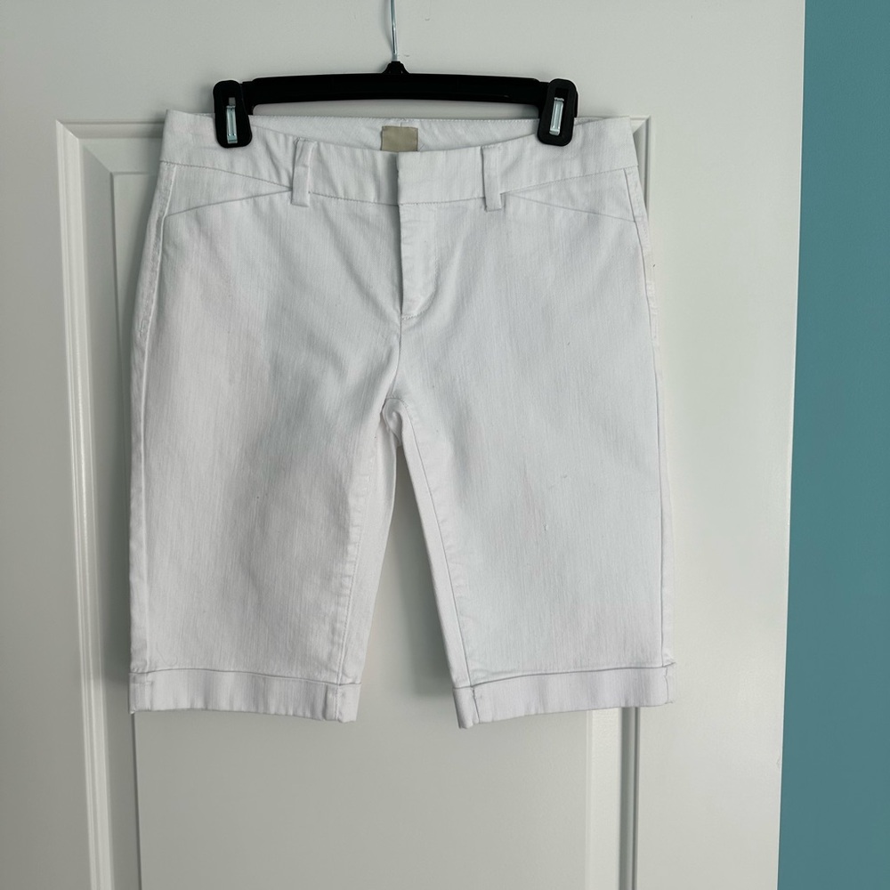 White Bermuda Jean